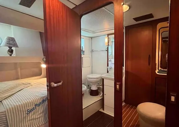 Botel Sea Panther Gzira